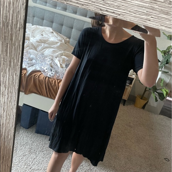 Drop Back Swing T-Shirt Dress Black - Picture 1 of 7